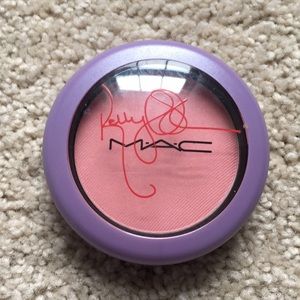MAC LE blush in Cheeky Bugger